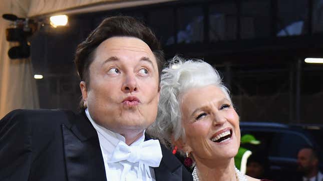 Elon Musk makes a kissy face next to his mother, Maye Musk, at the 2022 Met Gala