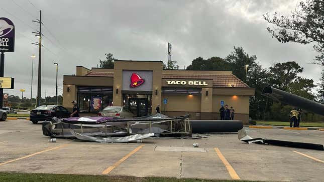 Image for article titled Taco Bell Sign Crushes Car Sitting In Drive-Thru