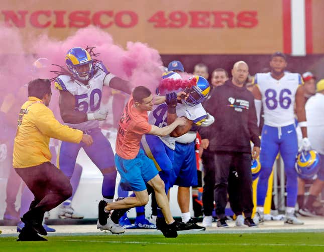 Protester tackled by Bobby Wagner after running onto field at Rams