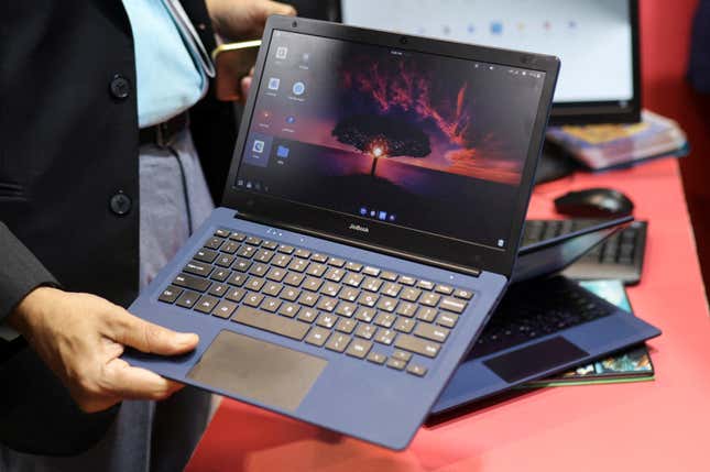 Image for article titled ðŸŒ� India delays laptop ban