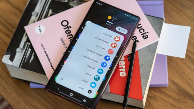 Imagen para el artículo titulado Galaxy S22 Ultra, análisis: Samsung revive el Note y lanza el teléfono definitivo
