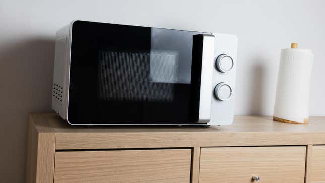 Image for article titled Use the &#39;Two-Minute Rule&#39; When Microwaving Food With a Paper Towel
