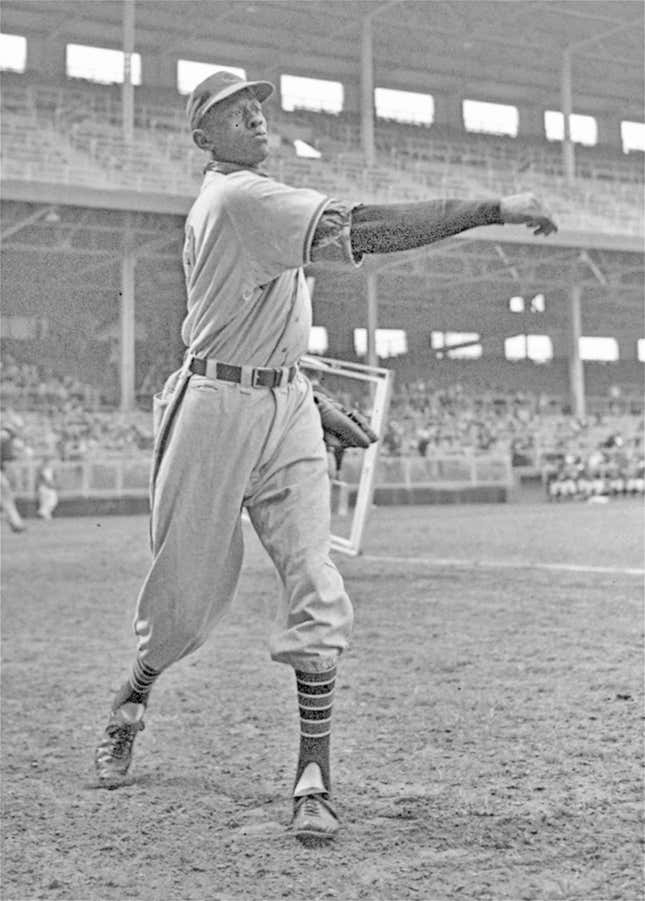 1949 Satchel Paige Cleveland Indians Black & White 8 X 10 Photo