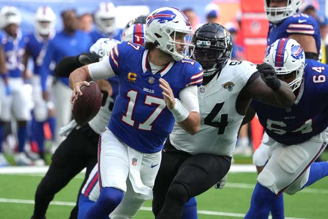 Bills QB Josh Allen fought a defensive tackle at practice