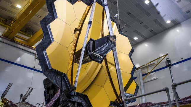 Imagen para el artículo titulado Se vuelve a retrasar el lanzamiento del telescopio espacial James Webb, esta vez por mal tiempo