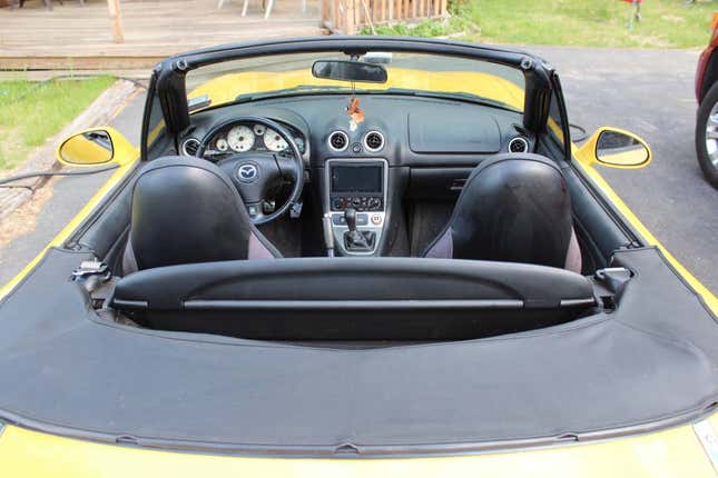 Image for article titled At $7,799, Is This 2002 Mazda Miata SE A Limited Edition With Limitless Appeal?