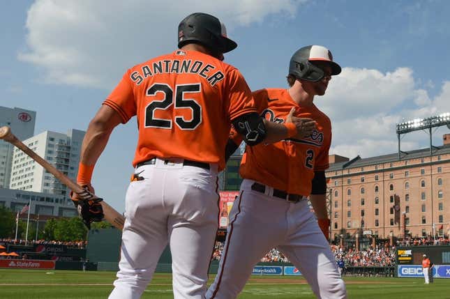 Orioles get all their offense in 6-run 2nd inning to beat