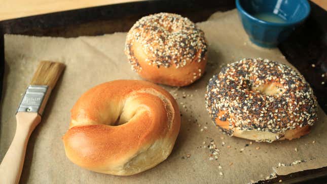 Image for article titled The Easiest Way to Turn a Plain Bagel Into an Everything Bagel