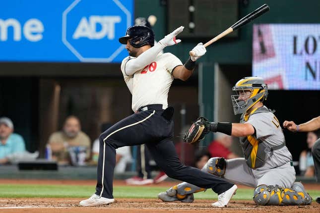 Toronto Blue Jays edge Texas Rangers 3-2