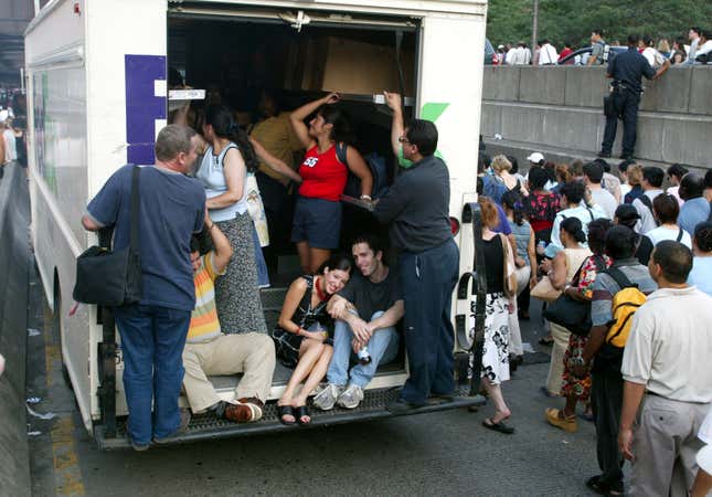 Image for article titled What New York looked like without electricity in 2003