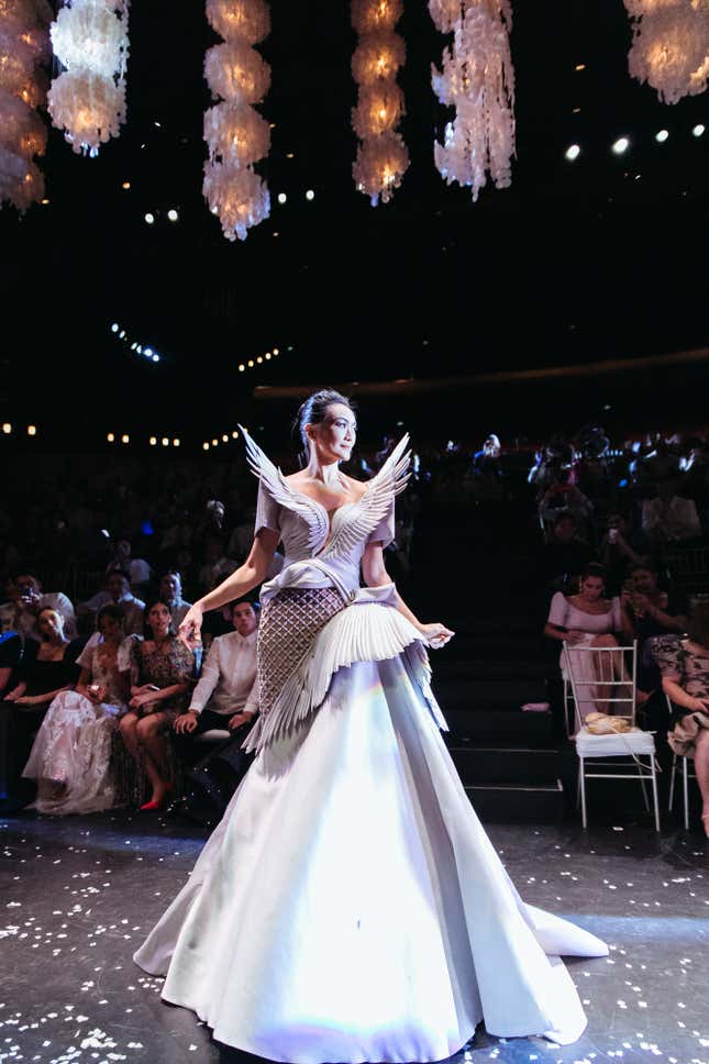 Image for article titled Modern Filipino women are reclaiming their national identity in dazzling fashion