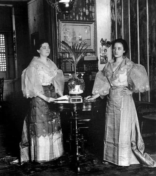 Precursor to the terno: Traje de mestiza