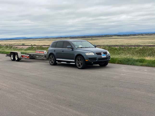 Image for article titled My Cheap Volkswagen Touareg Finally Broke And I Hired A Mobile Mechanic To Fix It