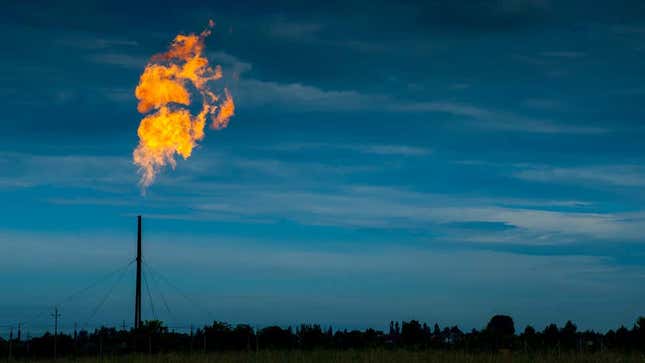 La quema de gas es una gran fuente de emisiones de carbono a la atmósfera.