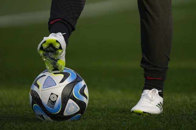 Jul 26, 2023; Wellington, NZL;  United States midfielder Andi Sullivan (17) stops a ball with her foot during a training session ahead of the team&#39;s match against the Netherlands in the 2023 FIFA Women&#39;s World Cup.