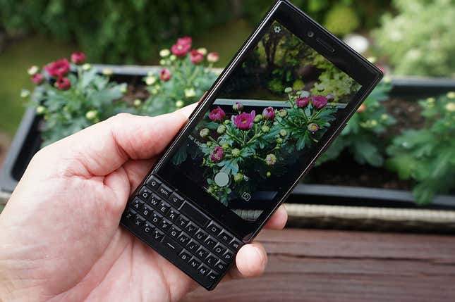 Imagen para el artículo titulado Unihertz Titan Slim: una BlackBerry Android sencilla y barata reservada para nostálgicos del teclado físico
