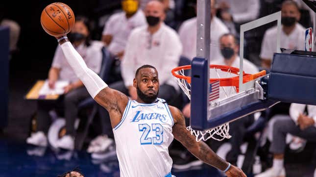 Lakers' LeBron James fumes over NBA best player poll snub