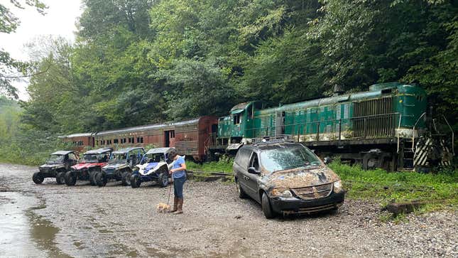 Image for article titled This Vintage Train Rotting In The Woods Of Tennessee Has A Sad Story