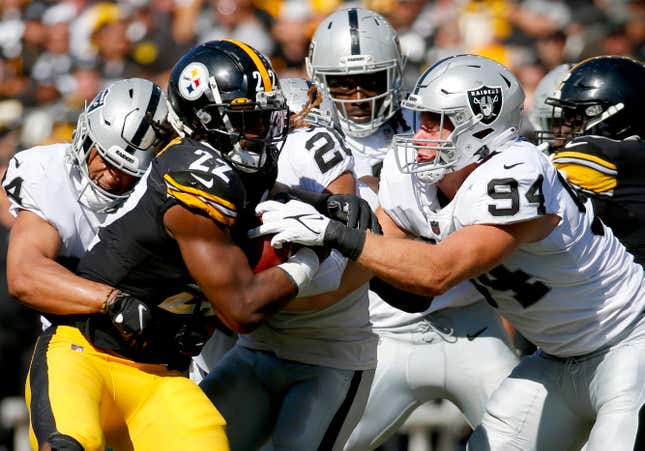 Image for article titled Derrick Henry gains 11 sons, Colts forget Cooper Kupp is on the field, and the Steelers offense has the excitement of an HR presentation