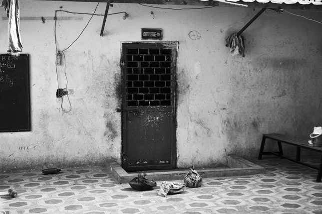 Image for article titled Photos: For Senegal’s jailed minors and street kids, fencing is more than just a sport