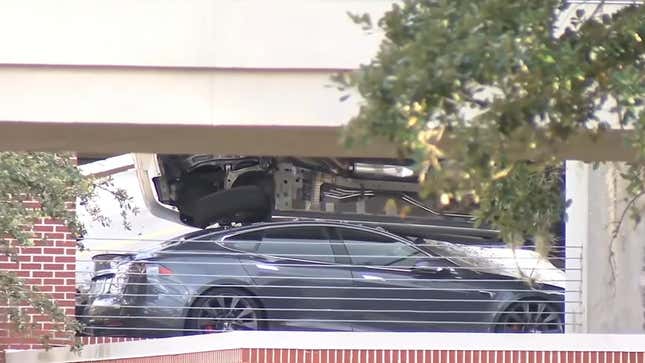 Image for article titled Over 100 Cars Are Indefinitely Trapped In A Collapsed Parking Garage At A Hospital In Florida