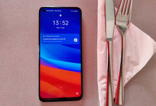 Imagen para el artículo titulado El Realme Narzo 50 es un buen móvil barato para juegos