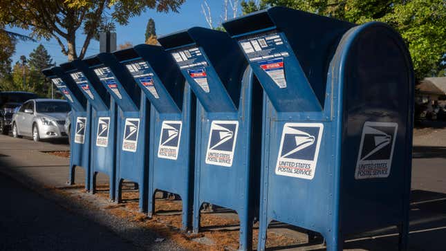 Image for article titled Avoid Using Blue Mailboxes During the Holidays, USPS Warns