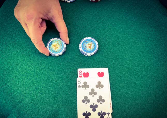 Image for article titled A Beginner’s Guide to Playing Blackjack in a Casino Without Embarrassing Yourself