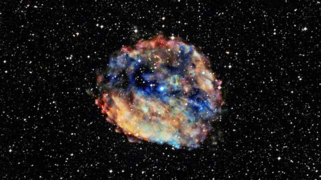 La vaca (que no se muestra aquí) podría ser un agujero negro o una estrella de neutrones como la que está en el centro del remanente de supernova RCW 103 (mostrada)