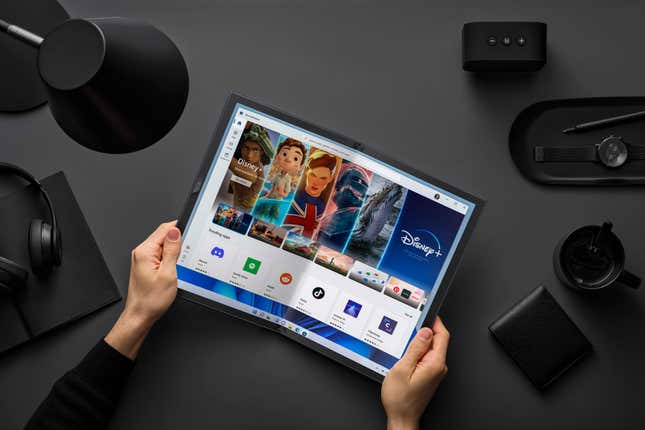 Imagen para el artículo titulado Zenbook 17 Fold OLED: así es el ordenador plegable con el que Asus pretende revolucionar el mundo de los portátiles