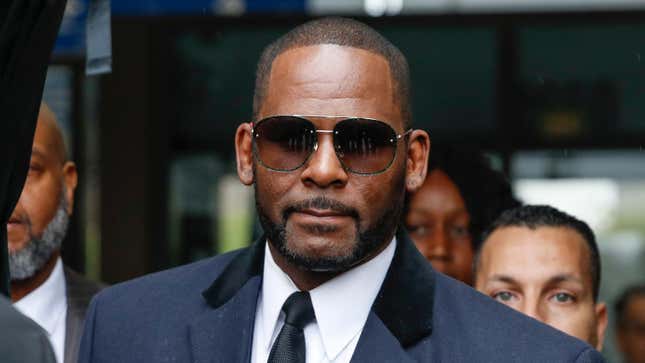 R. Kelly leaves the Leighton Criminal Court Building after a hearing on sexual abuse charges on May 7, 2019 in Chicago, Illinois.