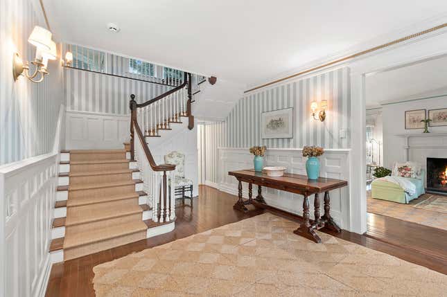 Image for article titled A look inside Grey Gardens, the storied Hamptons mansion that just sold for $15.5 million