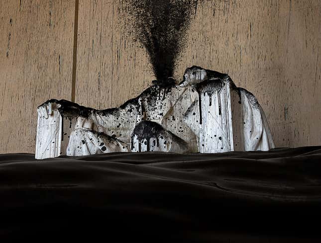 Image for article titled Oil Spill Engulfs Lincoln Memorial After U.S. Lifts Drilling Restrictions On National Monuments