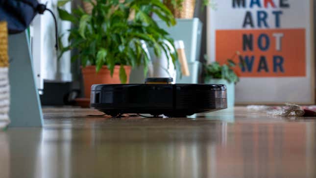 Imagen para el artículo titulado TechLife Robot Vacuum: el primer robot aspirador de Realme lo hace todo bien a un precio razonable