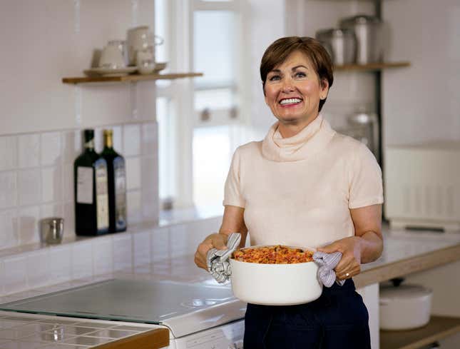 Image for article titled Iowa Governor Delivers State Of The Union Response In Form Of Casserole