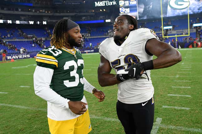 Green Bay Packers RB Aaron Jones wears brother Alvin's Riders