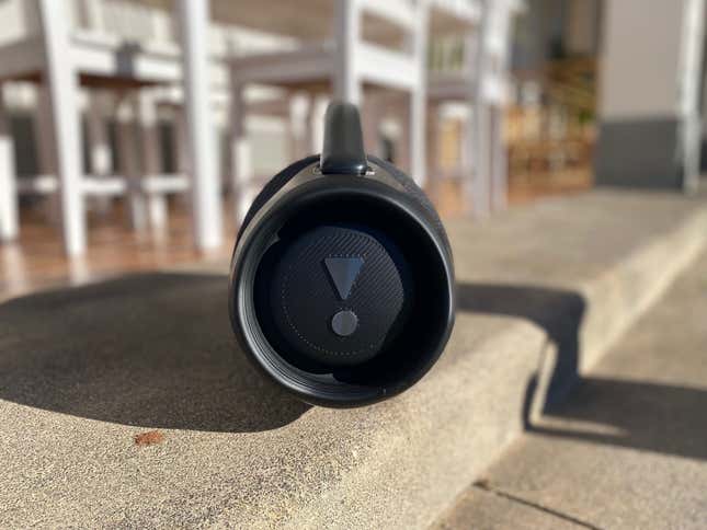El altavoz JBL Boombox 3 debería estar en todas las listas de los equipos para el aire libre