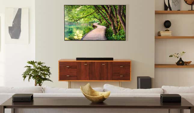 Imagen para el artículo titulado Esta barra de sonido cuenta con altavoces extraíbles para poder ofrecer una experiencia envolvente completa