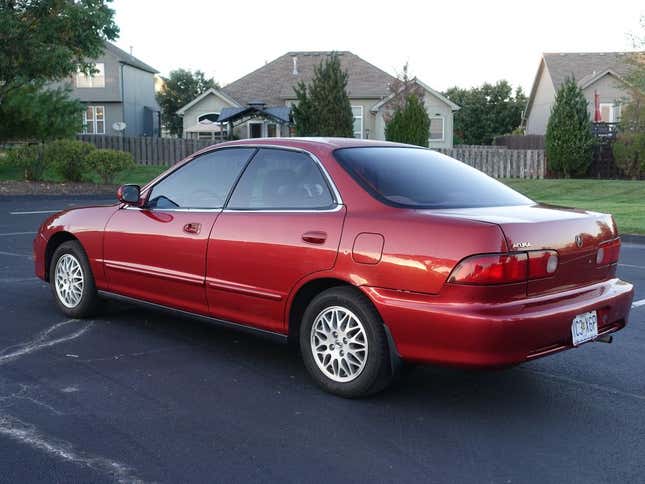 Image for article titled At $5,500, Would You Make This 1998 Acura Integra An Integral Part Of Your Life?