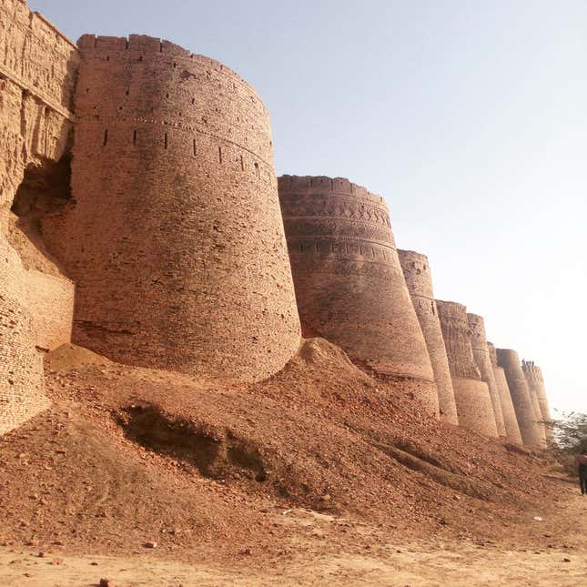 Cholistan Desert Jeep Rally-Pakistan-Derawar Fort