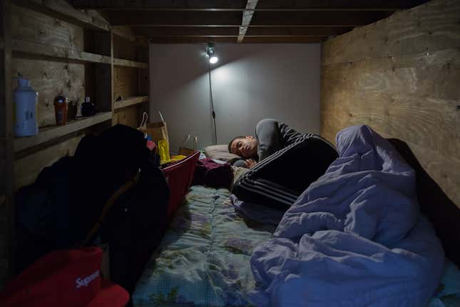 Image for article titled Photos: Tokyo travelers get comfortable in the tiniest of spaces