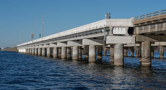 Image for article titled The Lake Pontchartrain Causeway Can Take You To The End Of The World