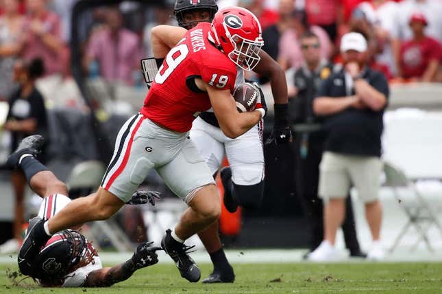 Georgia tight end Brock Bowers (19) moves the ball during the first half of a NCAA college football game against South Carolina in Athens, Ga., on Saturday, Sept. 16, 2023.