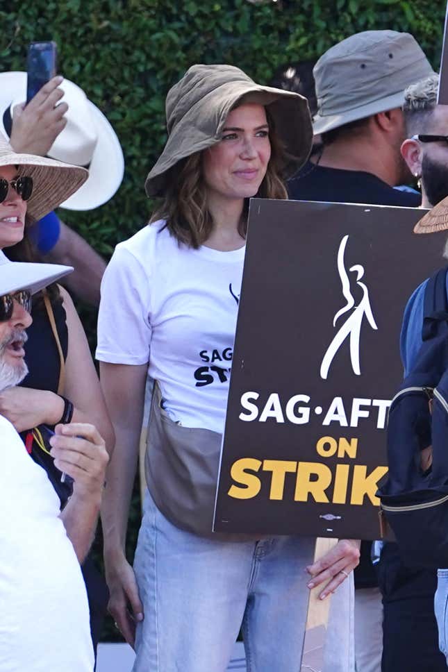 Image for article titled All the Celebs Showing Solidarity on the SAG-AFTRA Picket Line