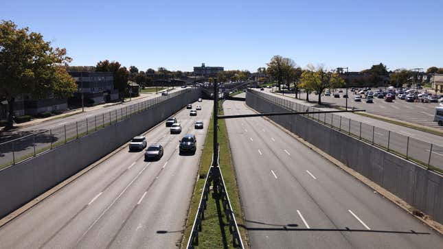 A photo of Roosevelt Boulevard in America. 