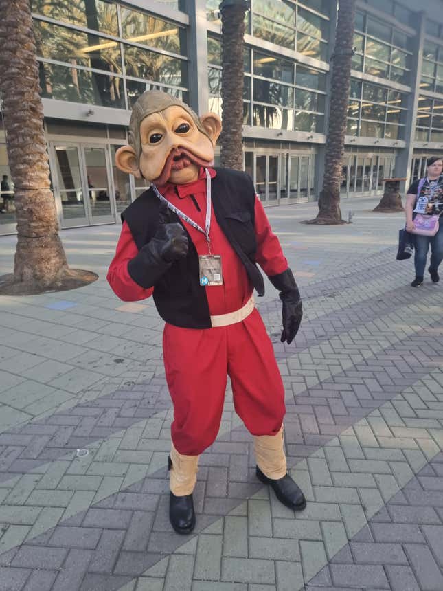 Image for article titled Here&#39;s Some of Star Wars Celebration 2022&#39;s Coolest Cosplay