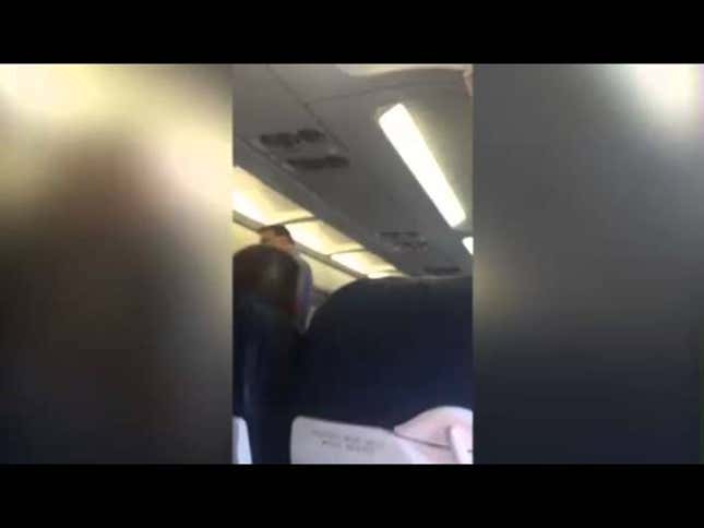 Passengers Boo Flight Crew as Crying Woman Is Kicked Off Airplane