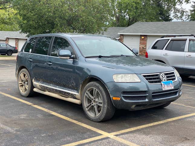 Image for article titled My Cheap Volkswagen Touareg Finally Broke And I Hired A Mobile Mechanic To Fix It
