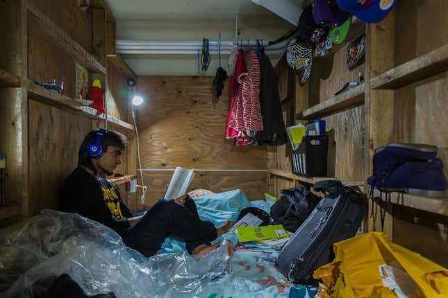 Image for article titled Photos: Tokyo travelers get comfortable in the tiniest of spaces