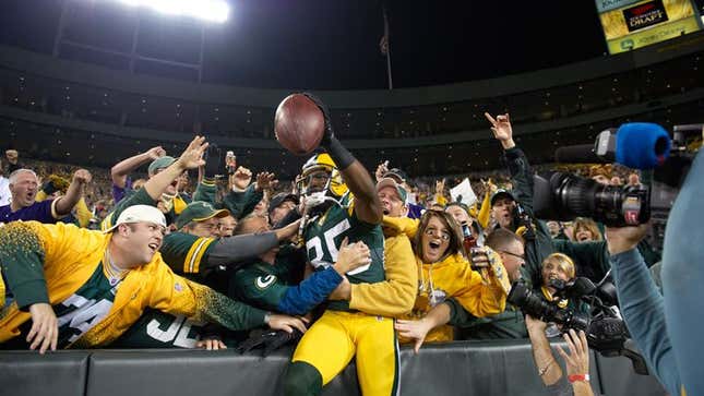 Image for article titled Packers Fans